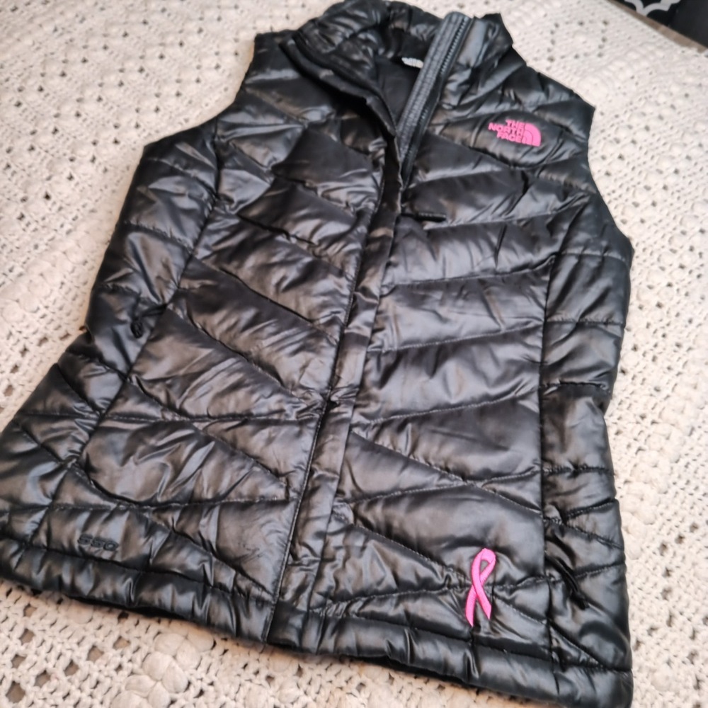 The North Face 550 Goose‎ Down Pink Ribbon Womens XS Vest Quilted Outdoor Cancer - Picture 2 of 13
